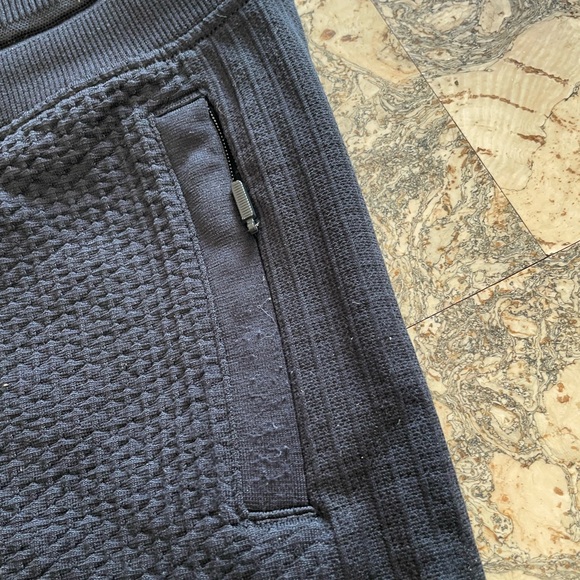Lululemon Engineered Warmth Jogger size 4 Black - Picture 5 of 9
